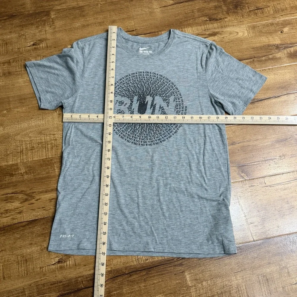 Nike Run Grey T-Shirt Men's Sz Medium Running Sports Tennis Gym Jogging